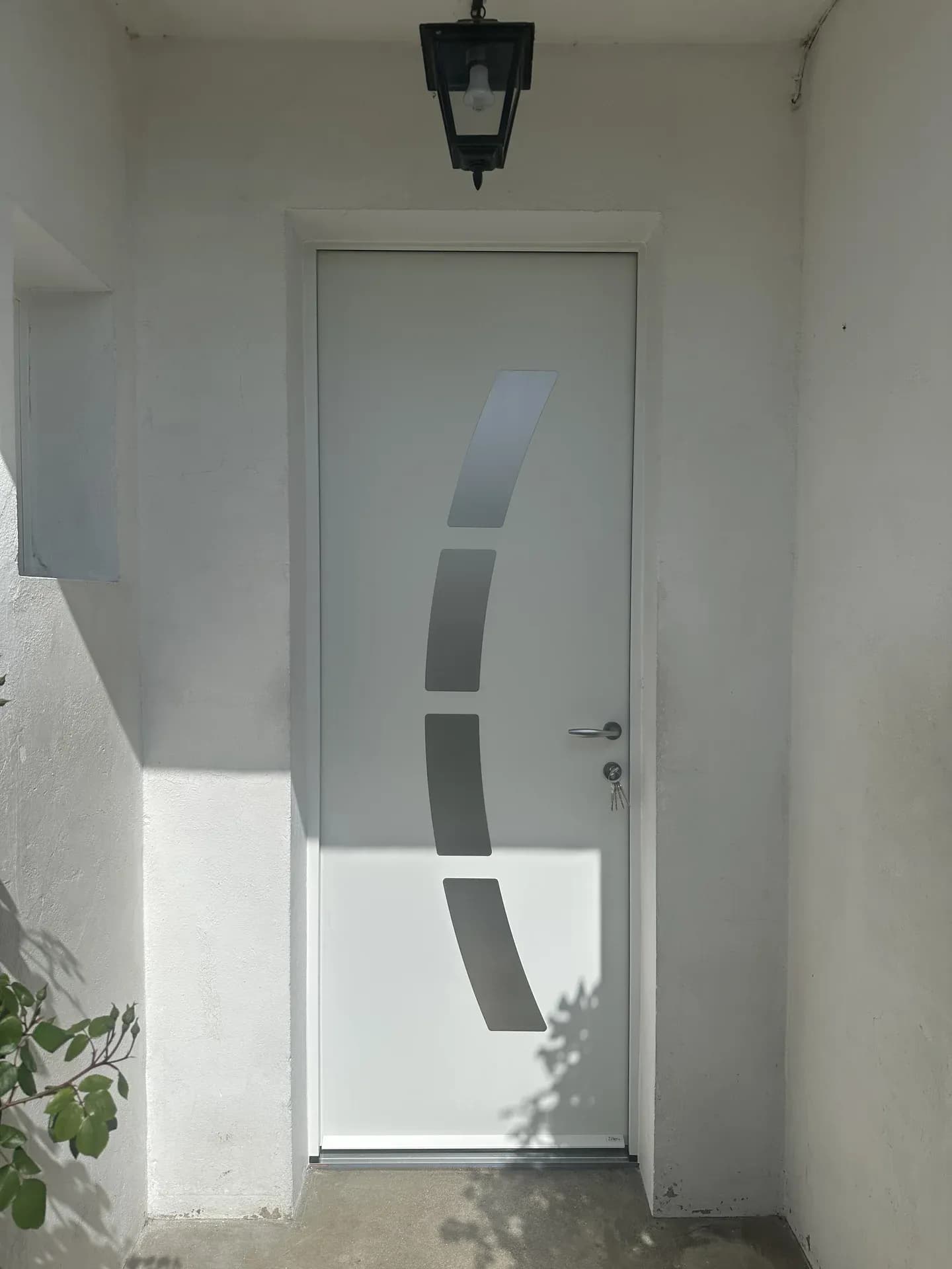 Porte d'entrée aluminium chez Roulx — après