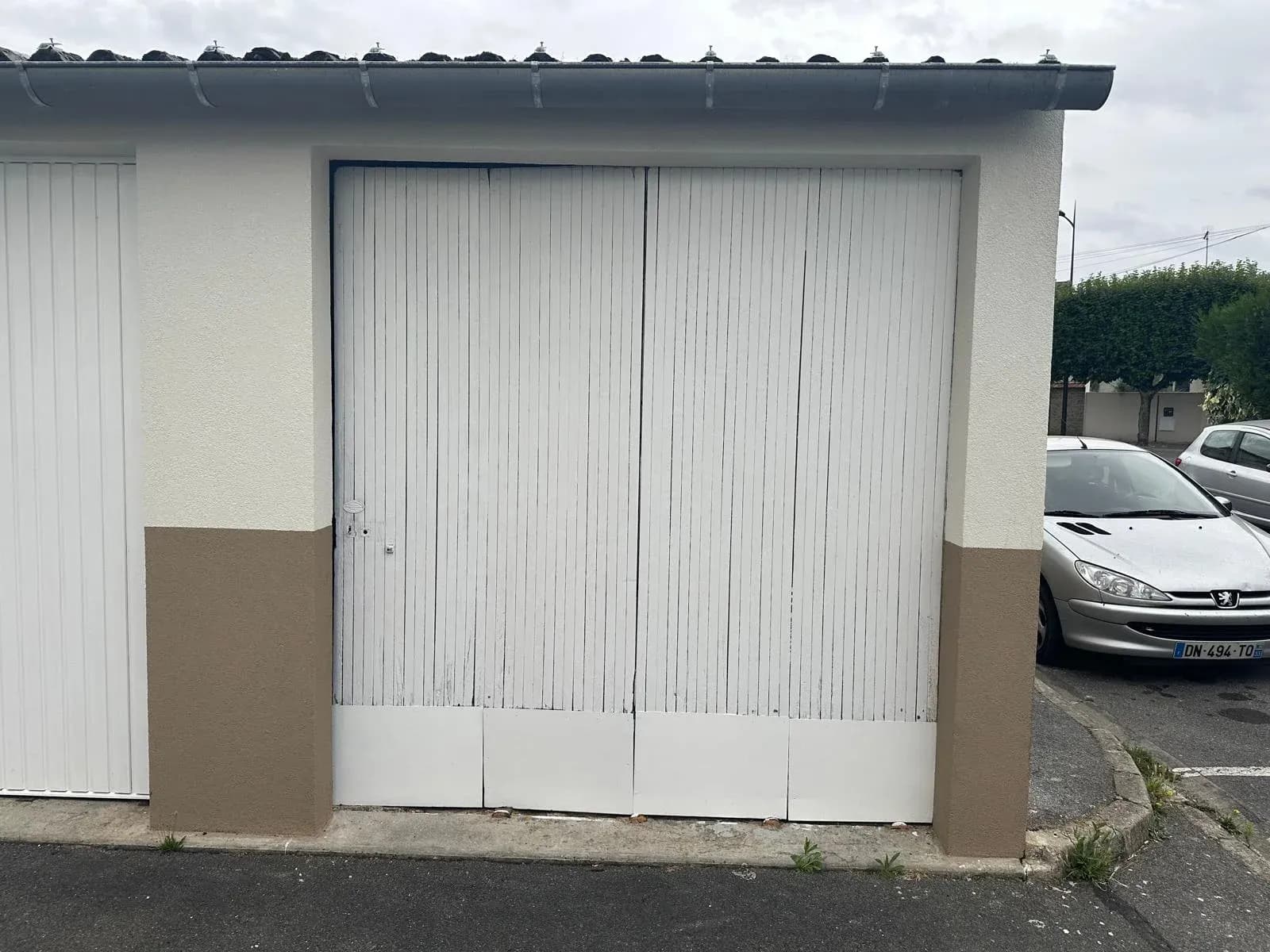 Porte de garage Serbinovic — avant