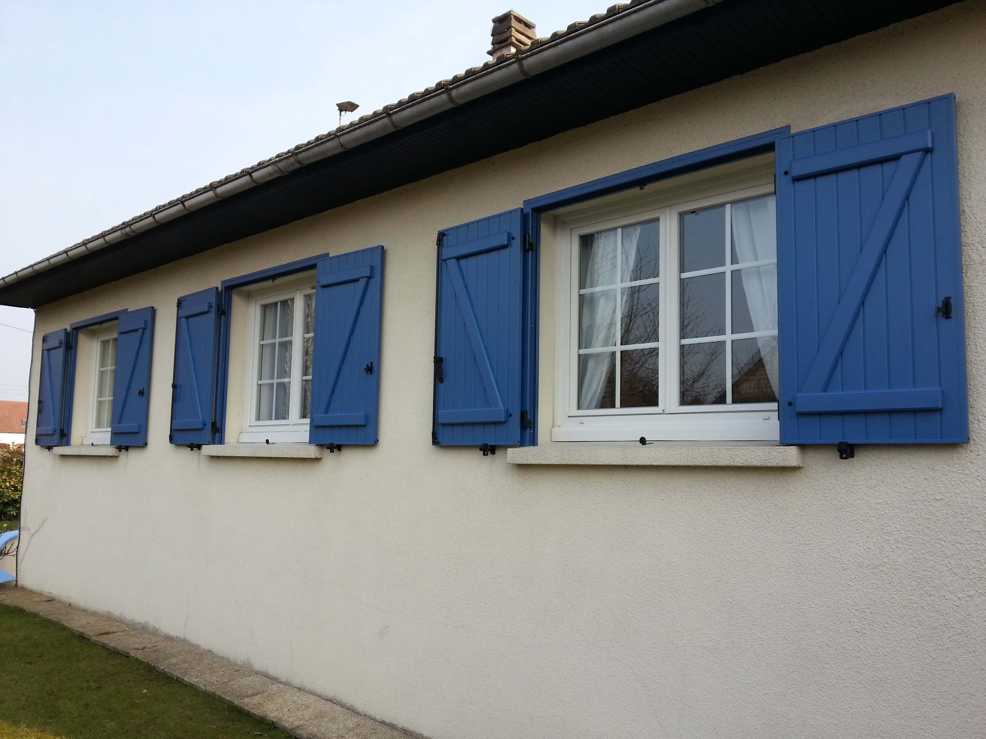 Volets battants et persiennes